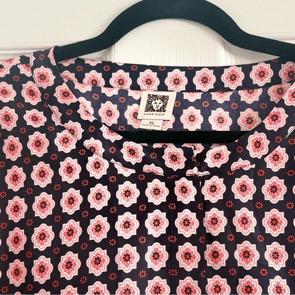 ⭐️ Anne Klein Geometric Print Blouse - Picture 5 of 10